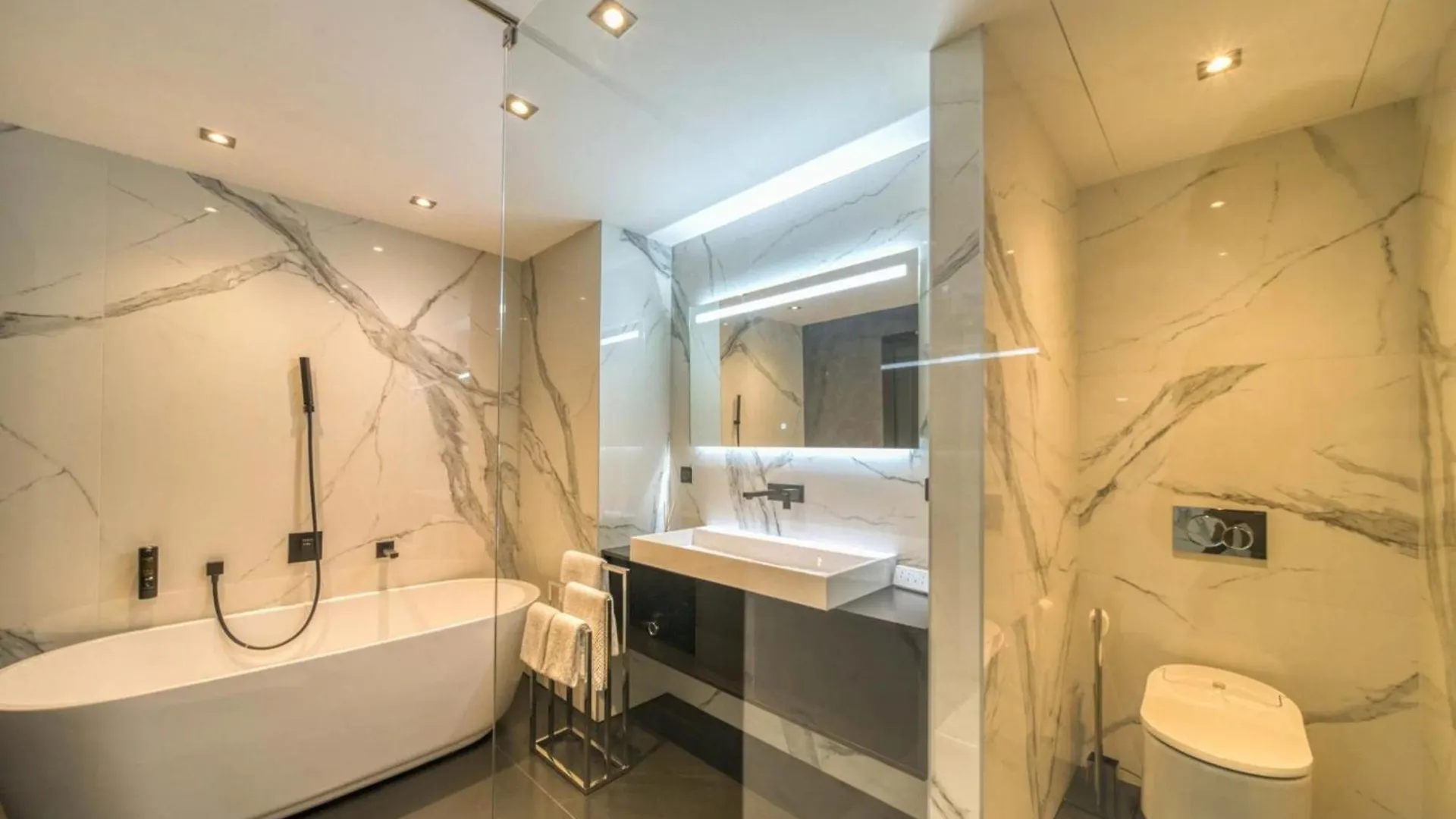Ref 1392 - Cannes Palais Des Festivals Apartment For Rent