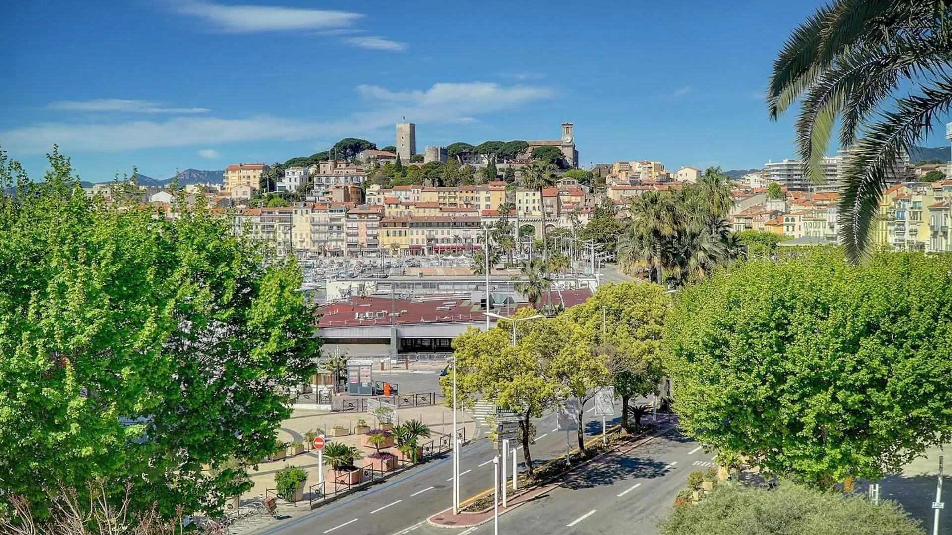 Ref 1392 - Cannes Palais Des Festivals Apartment For Rent