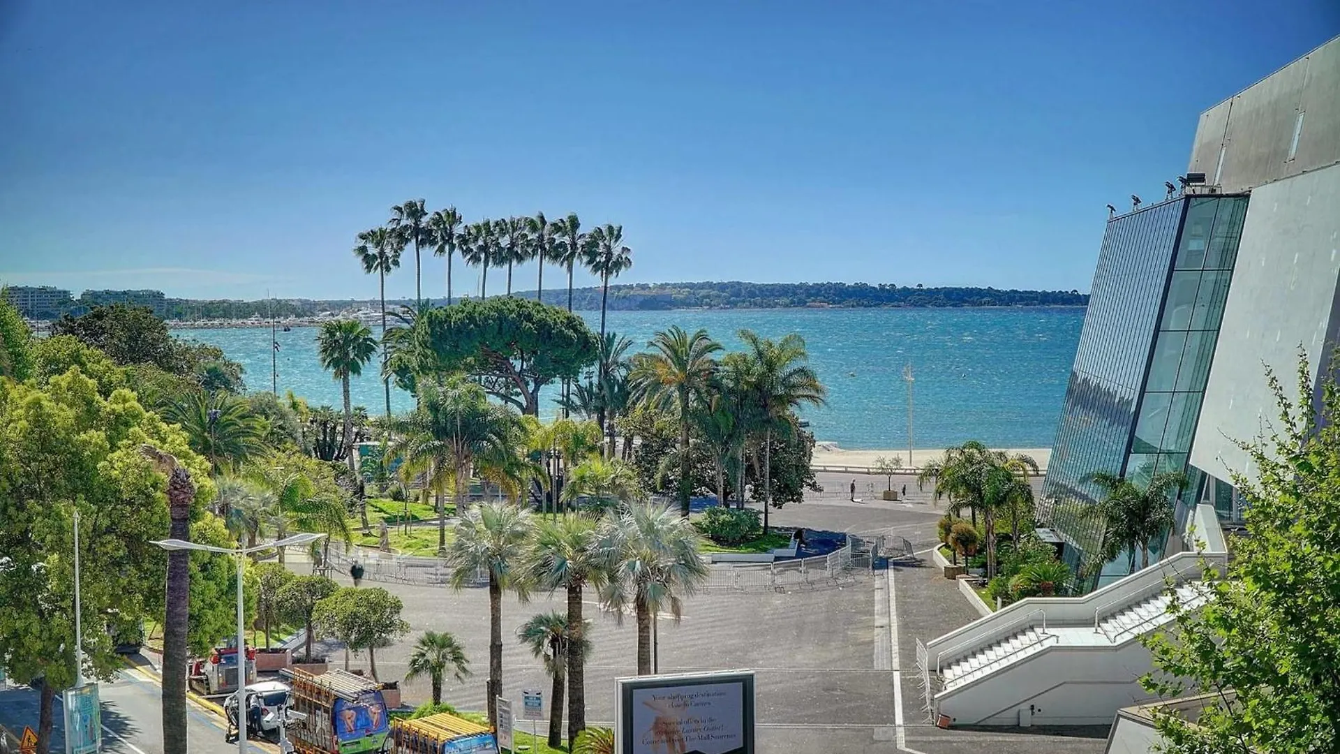 Ref 1392 - Cannes Palais Des Festivals Apartment For Rent